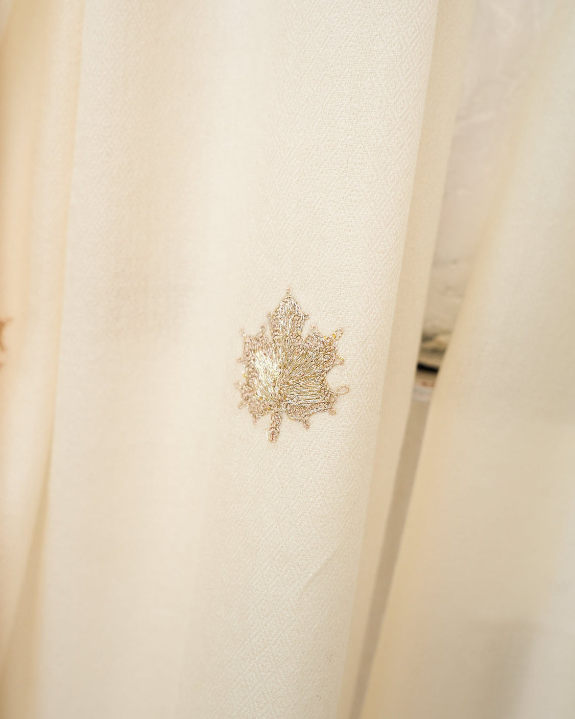 Off White Chinar Patta Embroidered Pure Pashmina Scarf