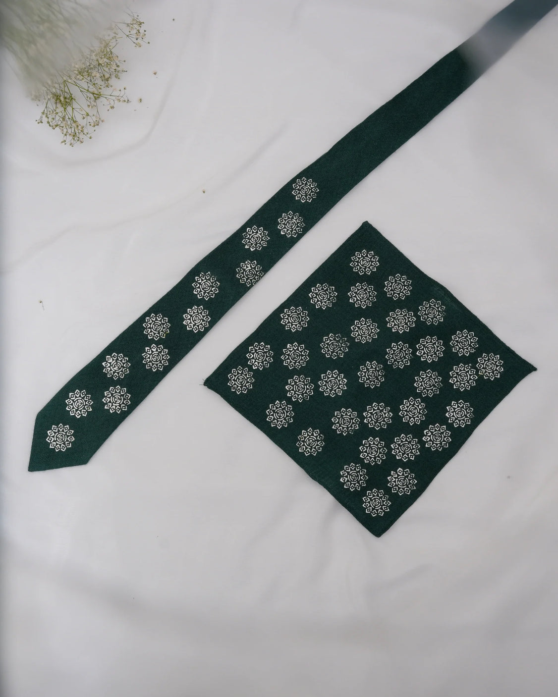 Pure Pashmina Green Tie & Pocket Square Set